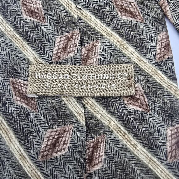 Mens Necktie Haggar clothing co. Tan  and Brown, Size Is 56in x 4in Vintage - Picture 4 of 6